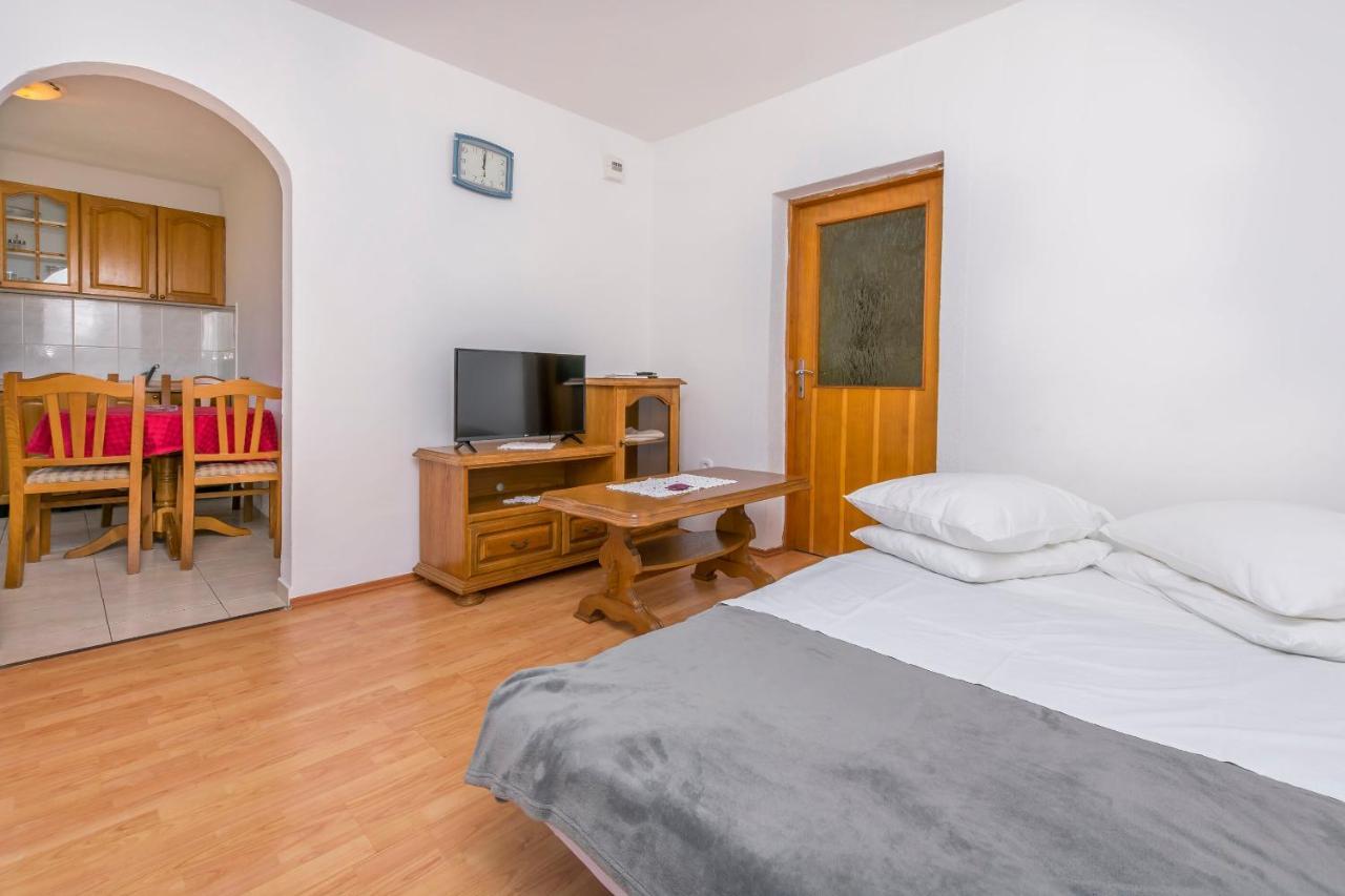 Apartments Ivat Rogoznica  Exterior photo